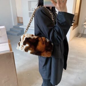 Alternative view of Fashion one shoulder chain